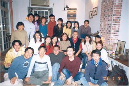 2003 (4).jpg - Jan 9, 2003  老師慶生會(老師家) [Birthday Party for Prof. Shi-Yen Shiau (Prof. Shiau's house)]-4